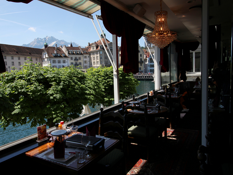 Impressions FONDUE HOUSE DU PONT