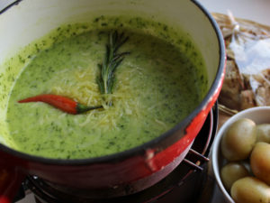 Kräuter Fondue - Herbal flavoured Cheesefondue